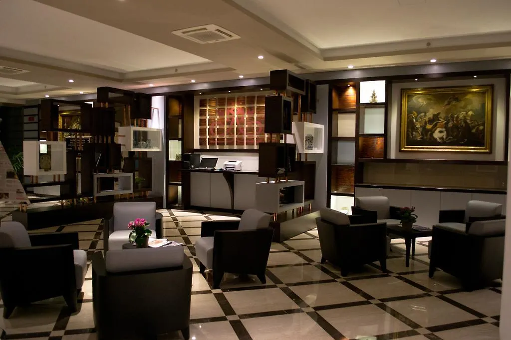 Rondo' Hotel Bari 3*,  Italia