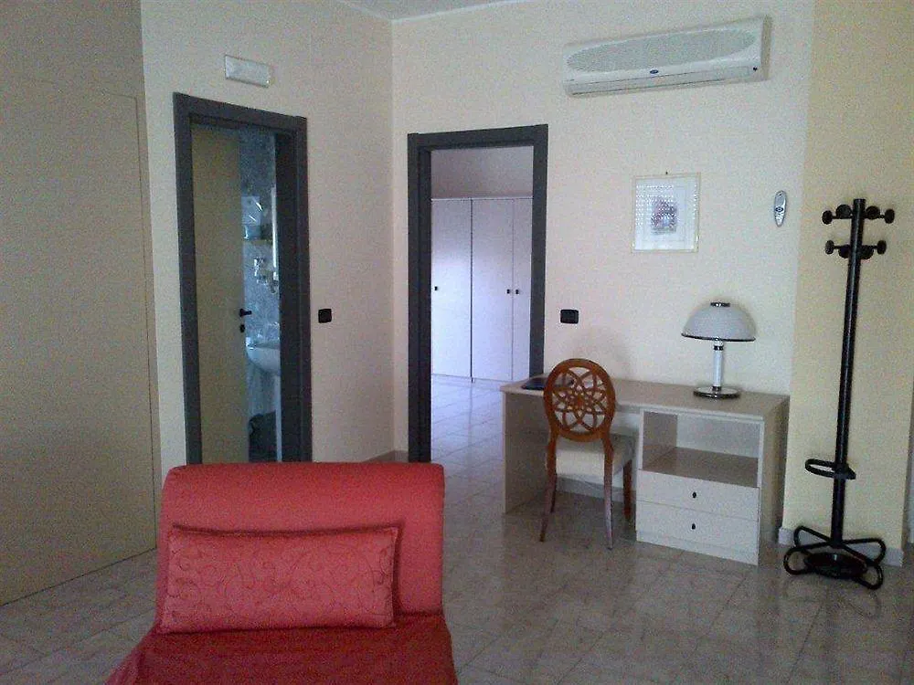 Rondo' Hotel Bari 3*,  Italia